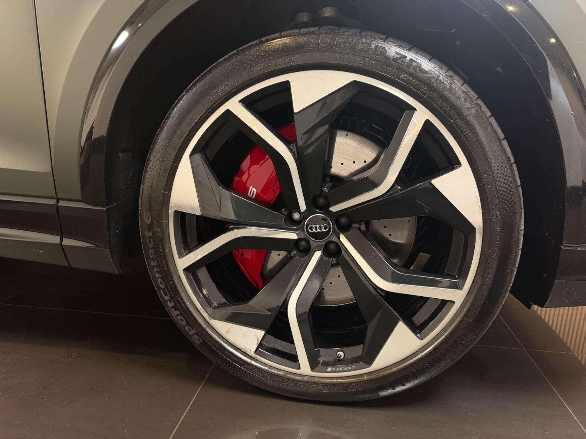 Audi RSQ8